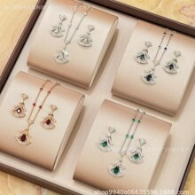 V��߰汾���Ҽt��ʯ�荴�ȹ�朕r�аٴ����18k�𾫹��߰汾