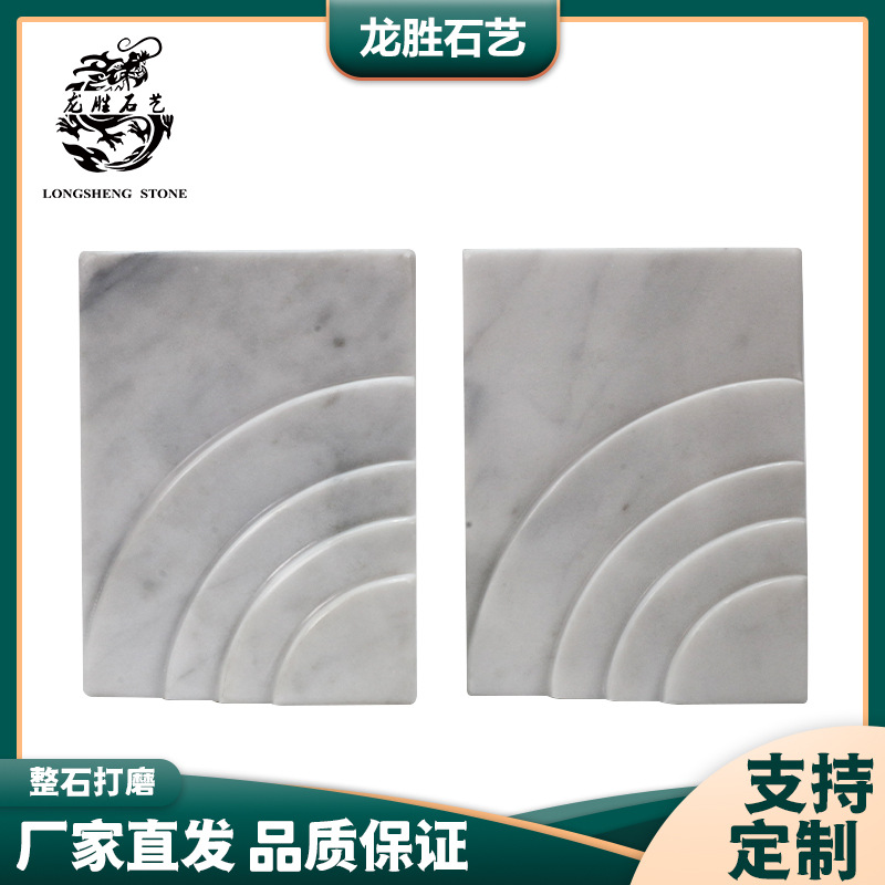 ����ֱ������ʯ����ڼ���ɫ�鷿ʯ�İڷ��������β�����ڼ�