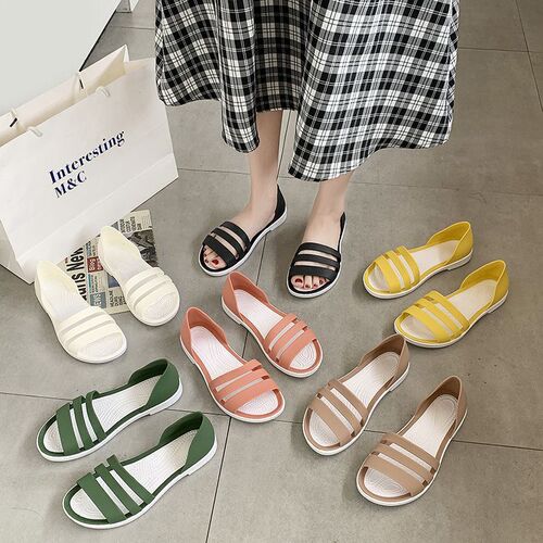 Flat sandals 2025 summer new versatile waterproof Korean style anti-slip waterproof women's sandals for beach by the sea