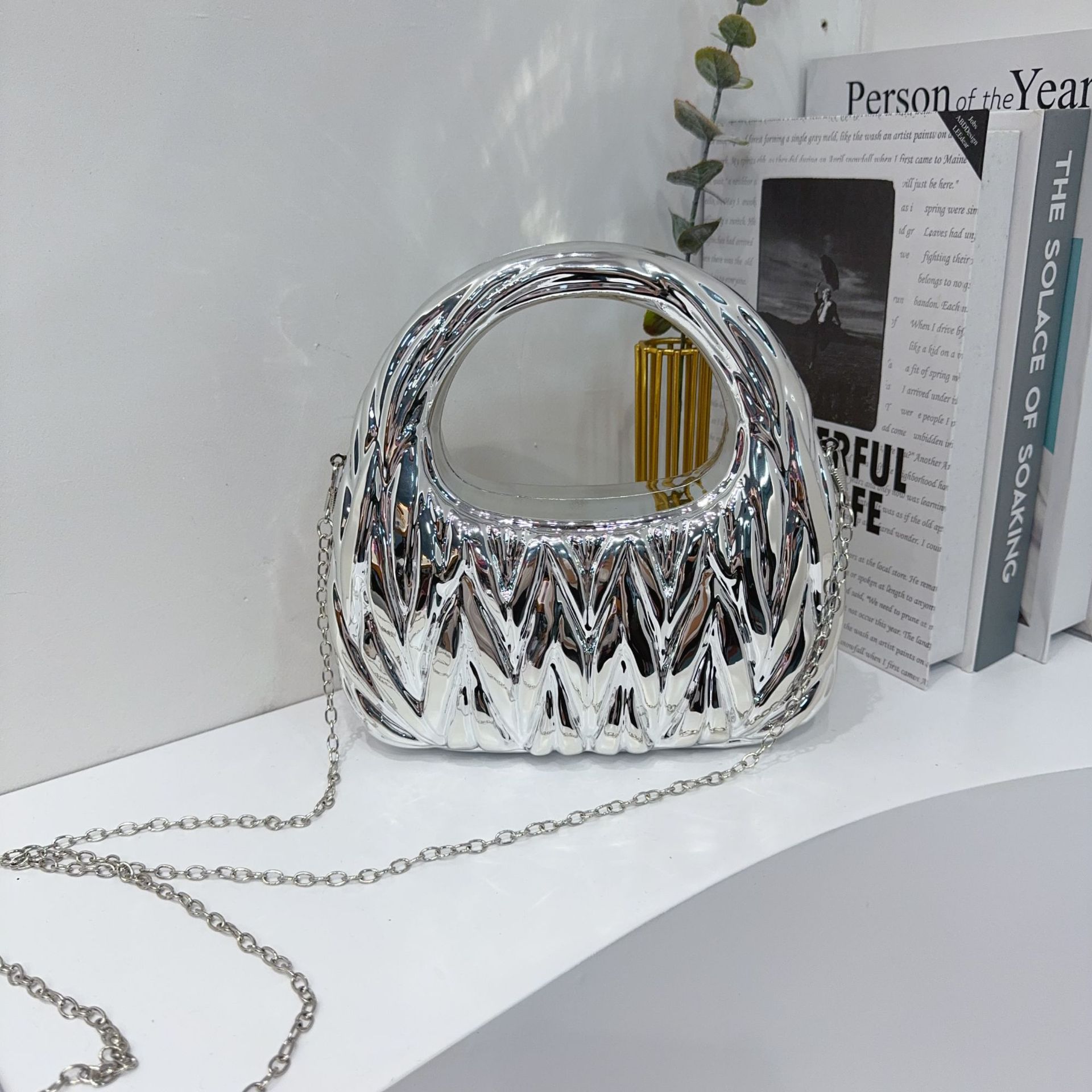 Creative acrylic bag, European and American cross-border fashion pleated cloud bag, versatile, light luxury and personalized banquet handbag undefined
