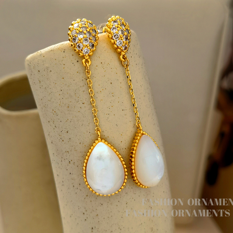 Copper retro elegant long earrings drop-shaped with zircon