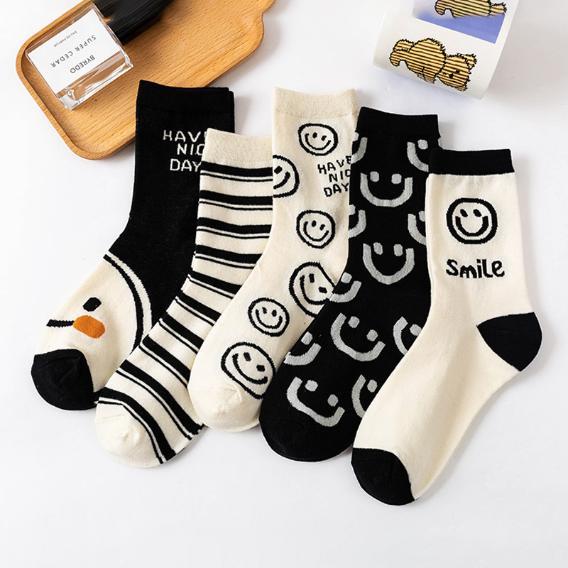 Socks Women's Mid-size Socks Smiley Cute Personality Ins Trendy Black and White Color Stockings Sweet Cartoon Girls Sports Socks