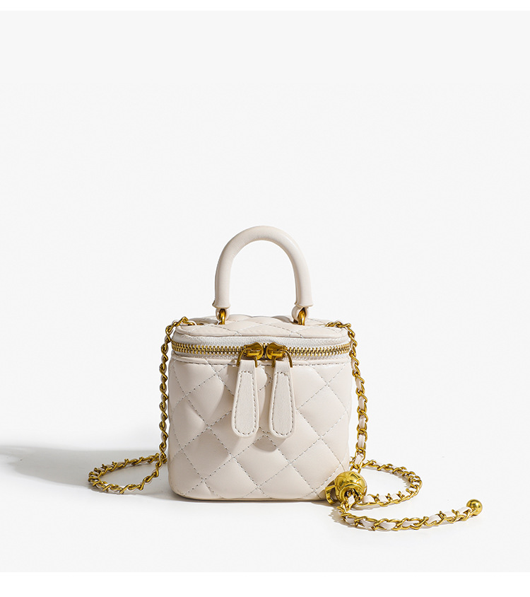 Xiaoxiangfeng Lingge Chain Small Square für Damen 2024 Neue vielseitige Mini-Umhängetasche mit goldenem Ball und Lippenstift_voghion.com