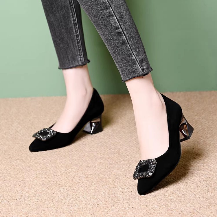 Mueller negro francés zapatos de mujer primavera nuevo cuadrado tacones gruesos zapatillas medio temperamento retro un pie zapatos de calzado