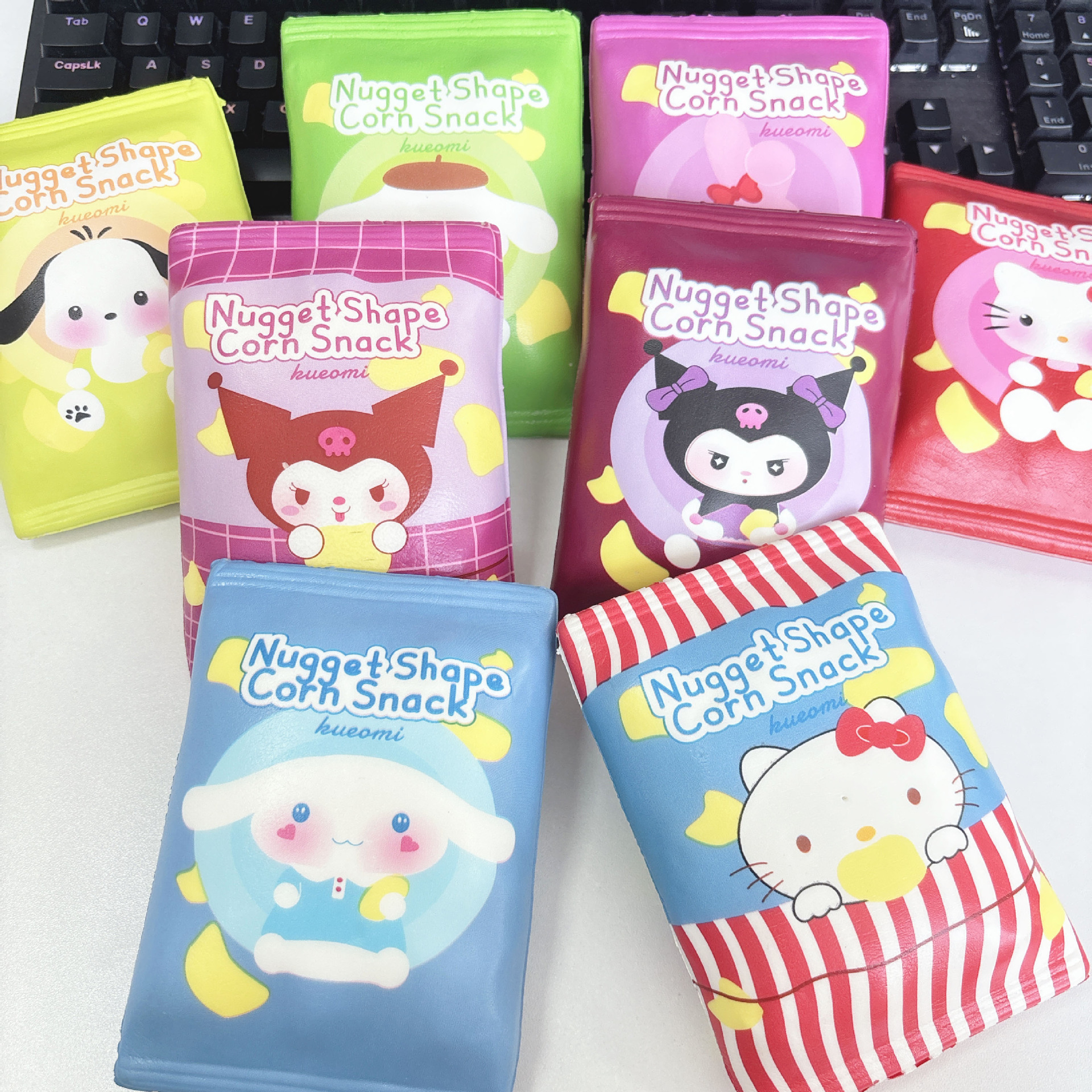 산리오에서 랜덤으로 배포하는 스낵백 (15cm 메쉬백)