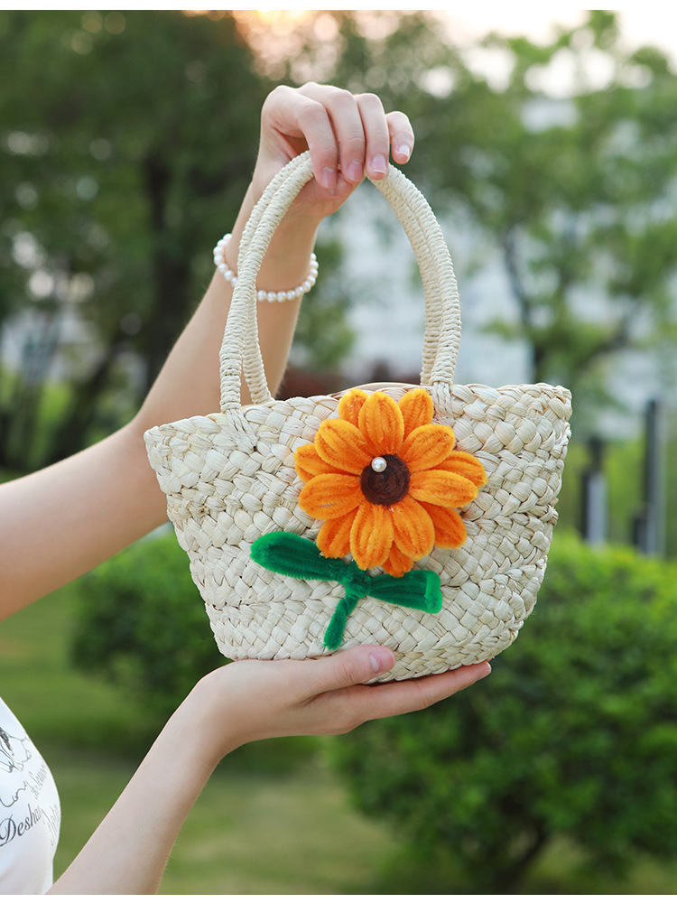 Women's Straw Flower Cute Vacation Streetwear Weave Bucket String Straw Bag display picture 5