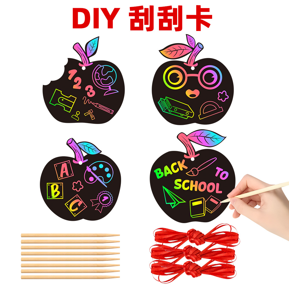 Nuevo estilo transfronterizo decoración de temporada escolar pintura raspadora de bricolaje tema de regreso a la escuela decoración de fiesta colgante de tarjeta rasca de manzana