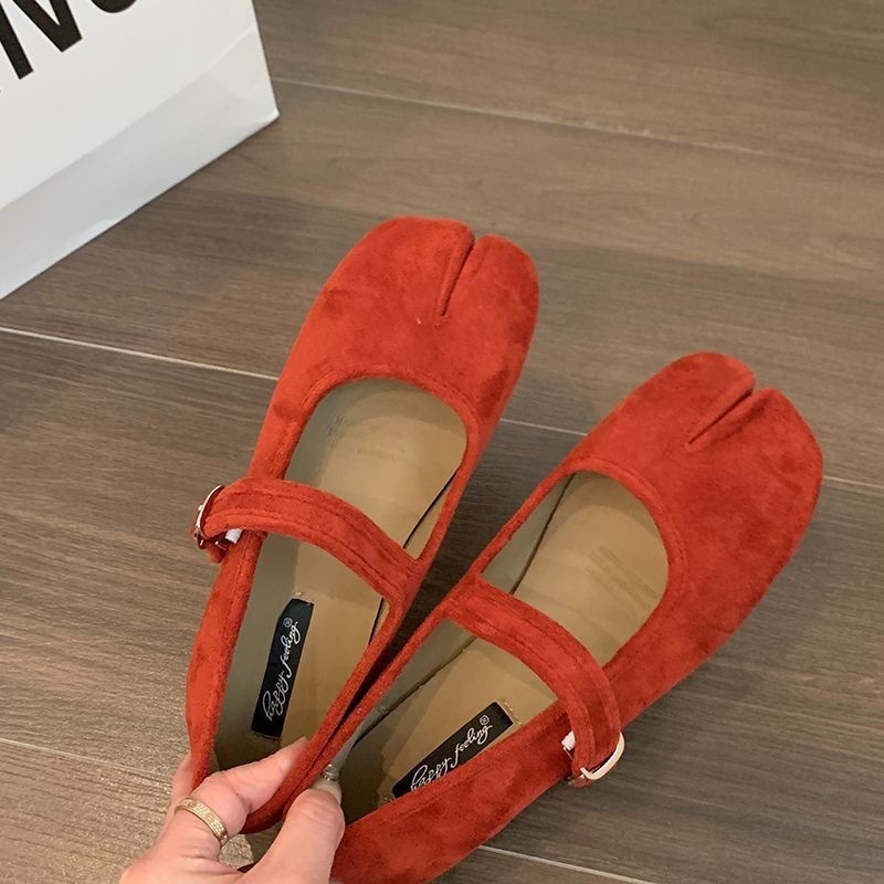 Zapatos Retro Mary Jane para mujeres 2026 primavera nuevo estilo francés suave nicho de camisa de dedos de pezuña plana zapatos de noche
