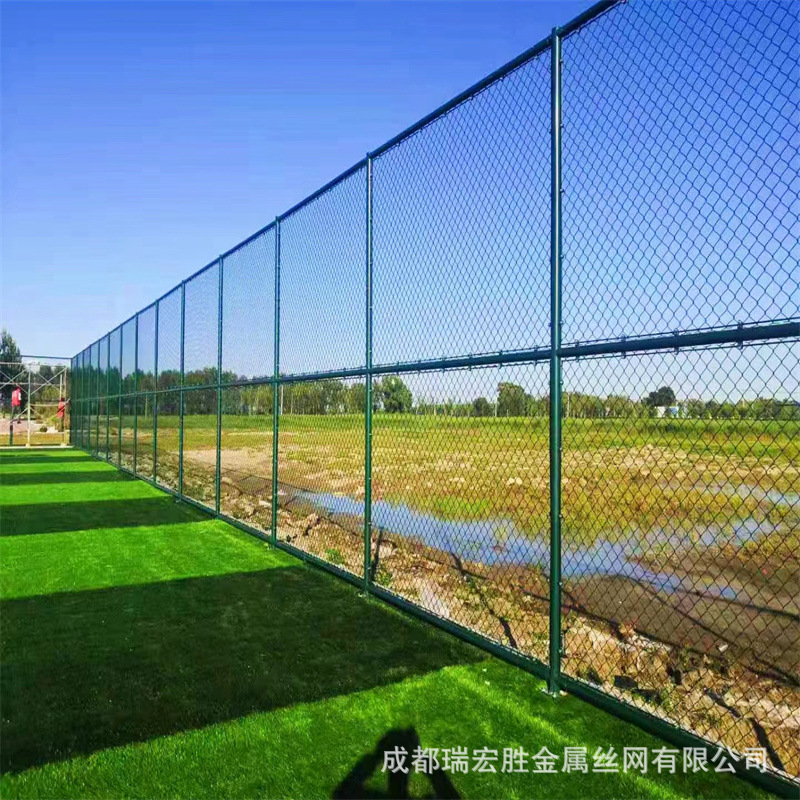 体育场护栏网厂家定制成都球场围网批发PVC包塑围网足球场护栏