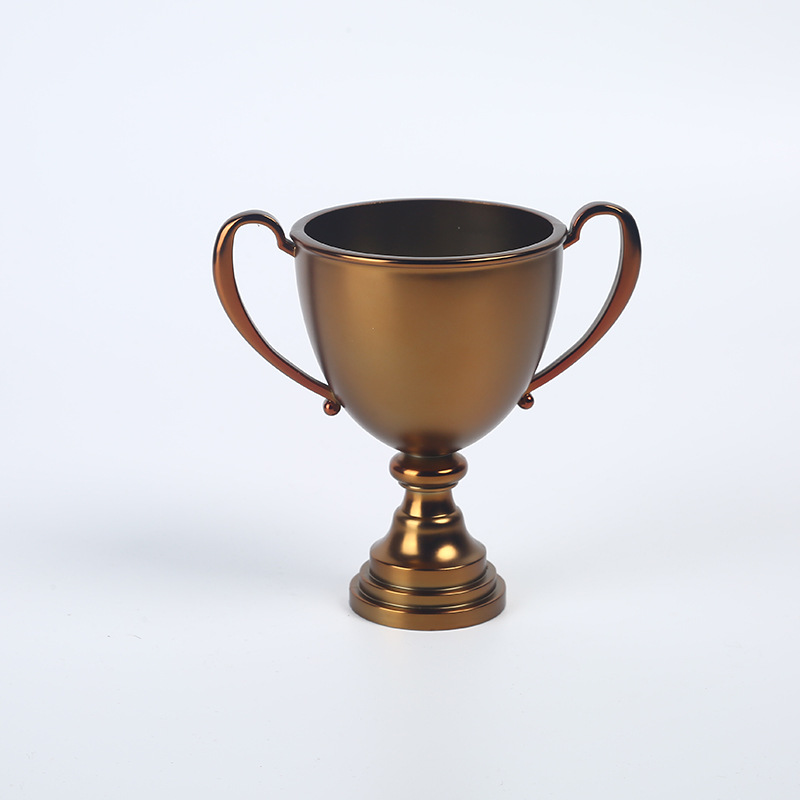 Inventario de trofeos de plástico pequeños adornos para niños incentivar regalos de plástico proceso galvanizado trofeos personalizados en blanco sentido superior