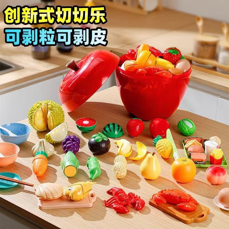 Juguetes de regalo, manzanas grandes, frutas y verduras divertidas, frutas cortadas, alegre, pelado, Año Nuevo, mordida, almacenamiento de bebés
