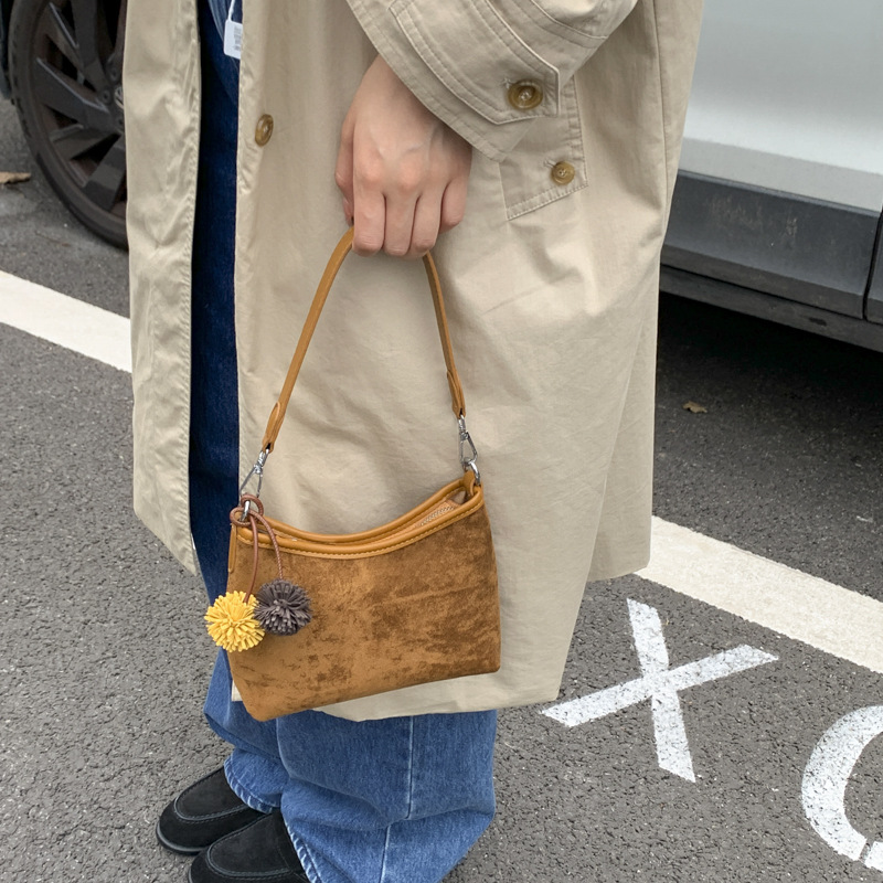 Transfronterizos retro gamuz bolsas portátiles bajo las axilas mujeres 2025 otoño y invierno nueva moda coreana de viaje al trabajo bolsas de hombro inclinadas