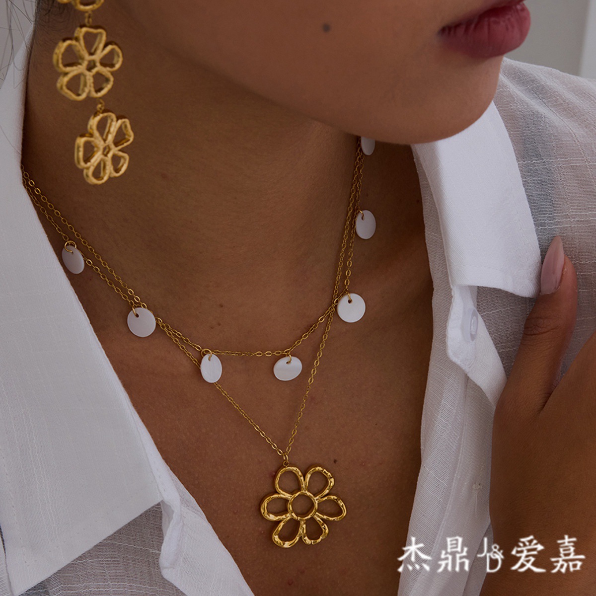 Jie Ding Collar de flores europeas y americanas Pendientes simples y de alta gama Pendientes que no se desvanecen Joyas de lujo ligeras Joyas de acero de titanio image 1