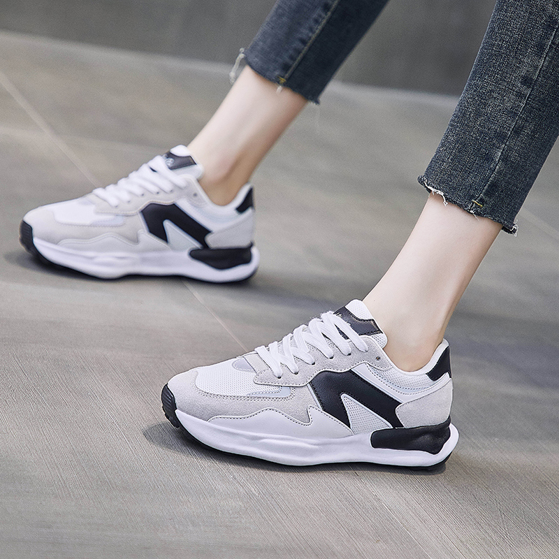 Sport 2024 Frühjahr Neue Leichte Weiche Sohle Laufen Trendy Coole Damenmode Vielseitige Papa Schuhe für Frauen_voghion.com