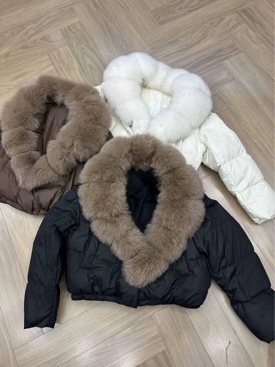 Зимняя женская короткая модная тёплая пуховая куртка с воротником из лисьего меха, больших размеров