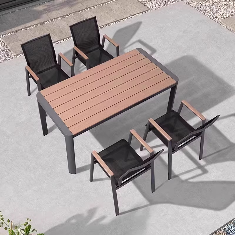 Mesa y silla de patio al aire libre, madera plástica, casa nórdica, patio al aire libre, jardín al aire libre, balcón, combinación de terraza de ocio