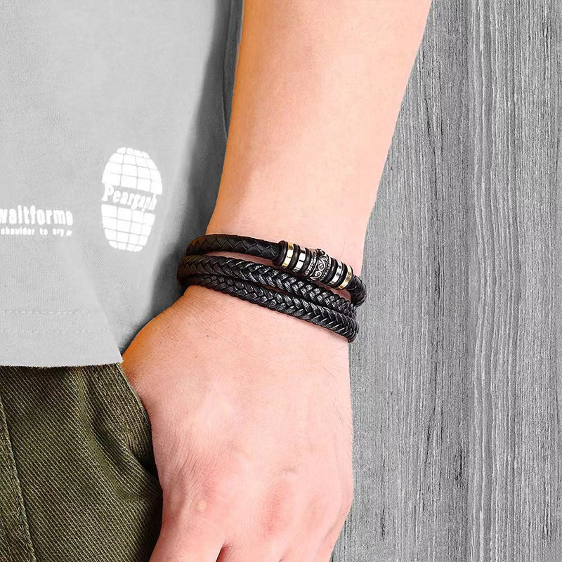 Pu Leather, Alloy Material Solid Color Pattern Fashion Solid Color Pu Leather Alloy Braid Men'S Bangle Men Cord & Leather Bracelets