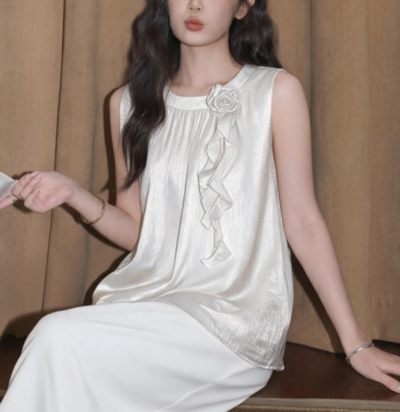 White Round-Neck Acetate Textured Sleeveless Shirt for Women, Summer 2026, with Ruffled Edge Design, Slimming and Breathable Top
