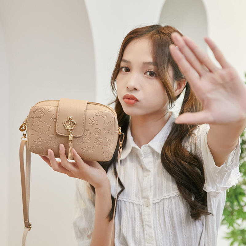 2024 bolso de cámara de moda de mujer corona en relieve de bordas transversales bolso de mochila cuadrado bolso fresco dulce bolso de teléfono móvil
