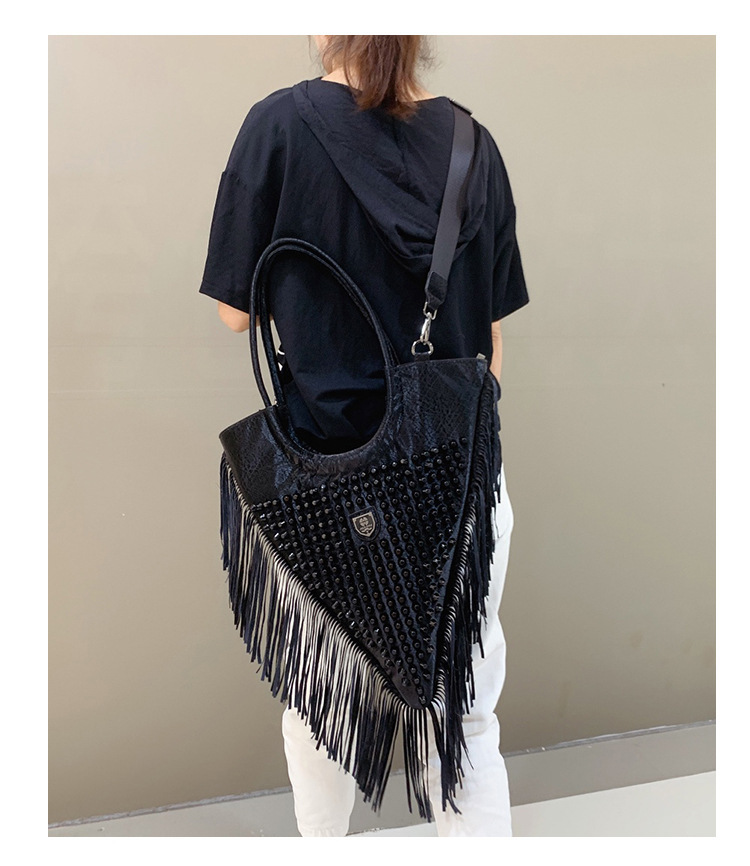 970g Weight Polyester Lining Material Zipper Closure Type Top Handle Strap Type Shoulder Bag Bags Type Casual, Daily Occasion Pu Leather Material Solid Color Pattern All Seasons Season Women's Gender Classic Style Style Triangle Shape Large Size Women's Large Pu Leather Solid Color Classic Style Triangle Zipper Shoulder Bag