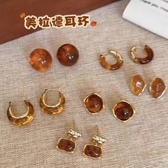 メイラード風フレンチセンス琥珀色イヤリング、ニッチな軽贅沢レトロシンプルファッション、万能イヤリング・耳飾り
