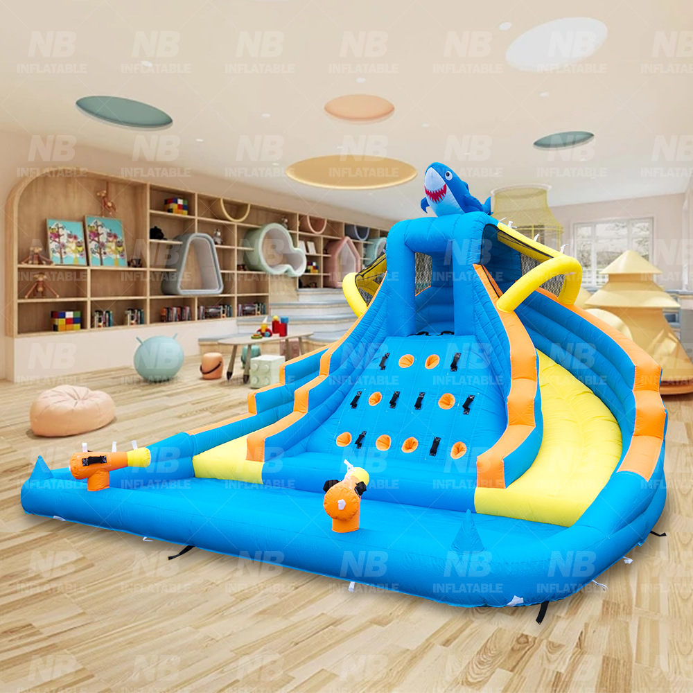 Casa pequeño castillo infláble saltando diapositiva para niños indoor y fuera de la sala de juegos infláble diapositiva de chorro de agua para niños