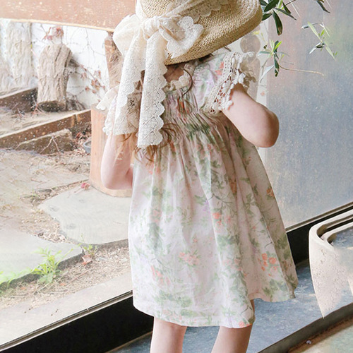 2024 Summer Strawberry San Korean Style Children's Dress for Girls with Elastic Lace Sleeve and Flower Decor