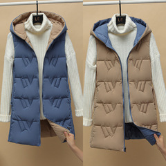 秋冬の両面に帽子をかぶった薄手のカジュアルダウンの綿服を着ています。
