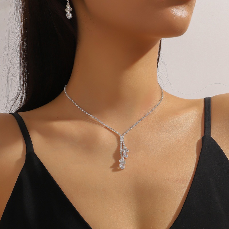 Conjunto de joias de noiva com strass colar e brincos_voghion.com
