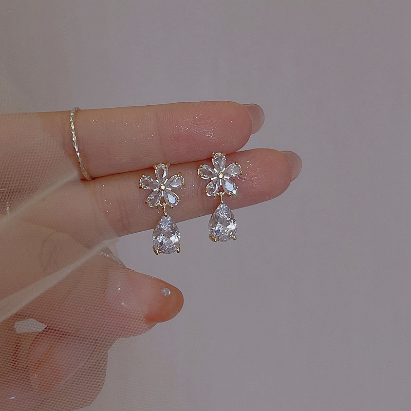 Wholesale Jewelry Elegant Sweet Flower Alloy Zircon Inlay Drop Earrings display picture 5