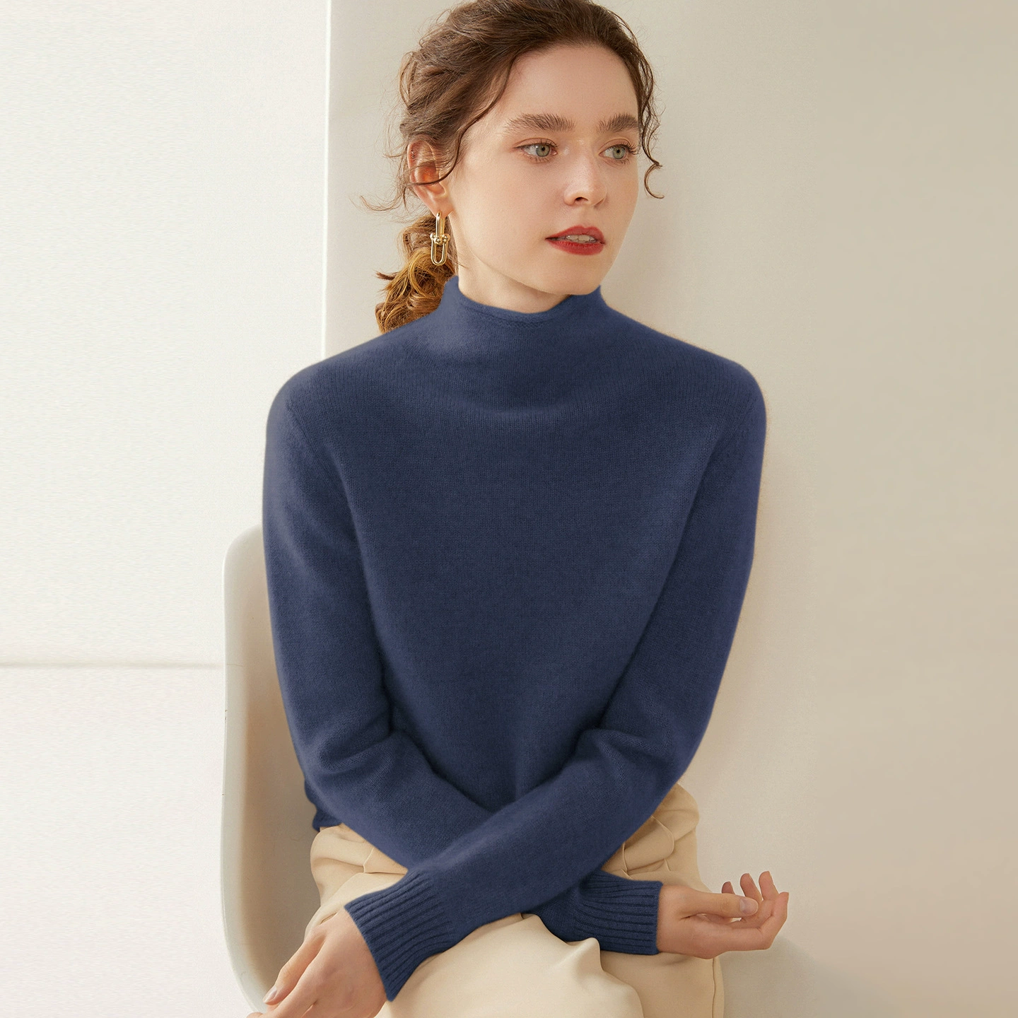 Cashmere base body-friendly classic keep warm sweater, high collar