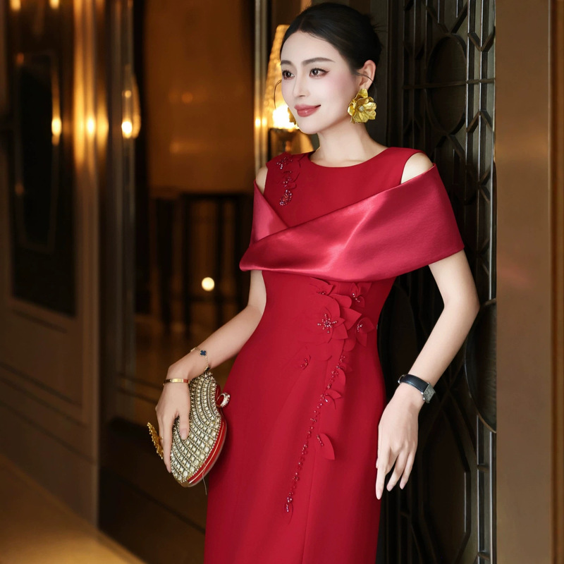 Elegant Red High-End Evening Gown for Women, Suitable for Weddings and Parties, Designed for the Mother of the Bride, with a Light Luxury and Fashionable Fit