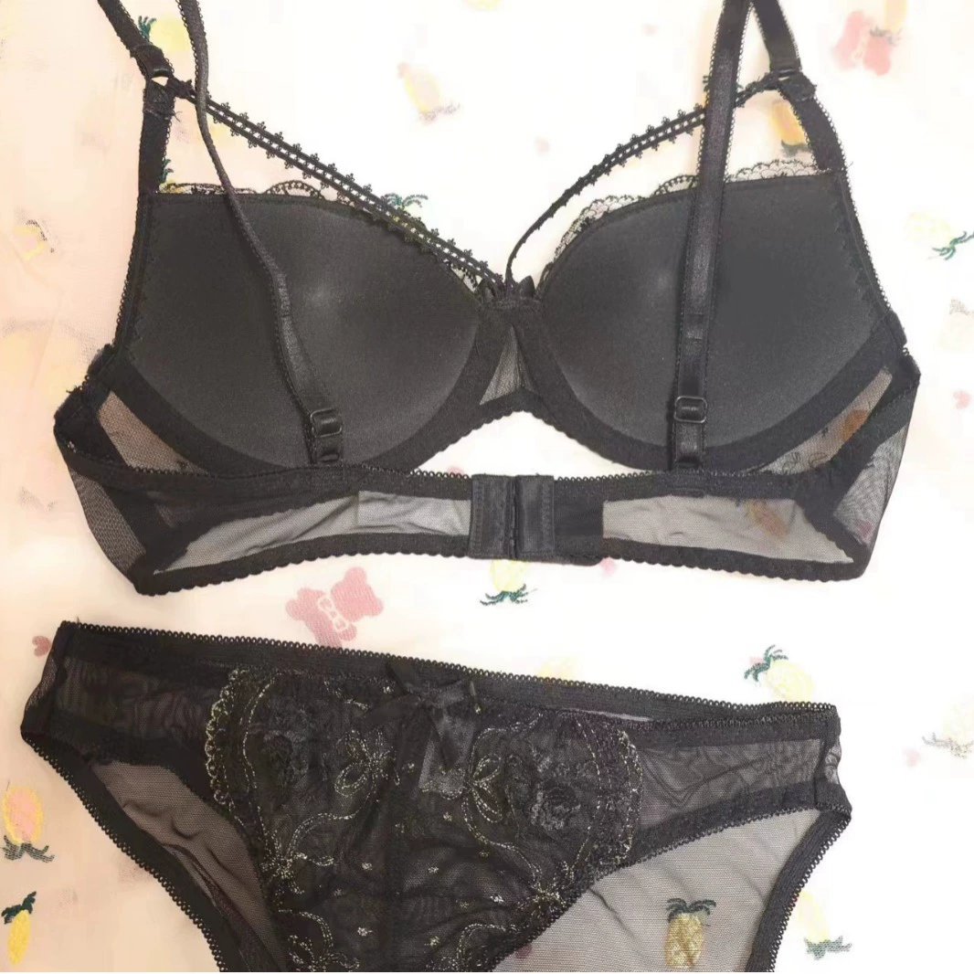 Sexy supporting bra with bow, set