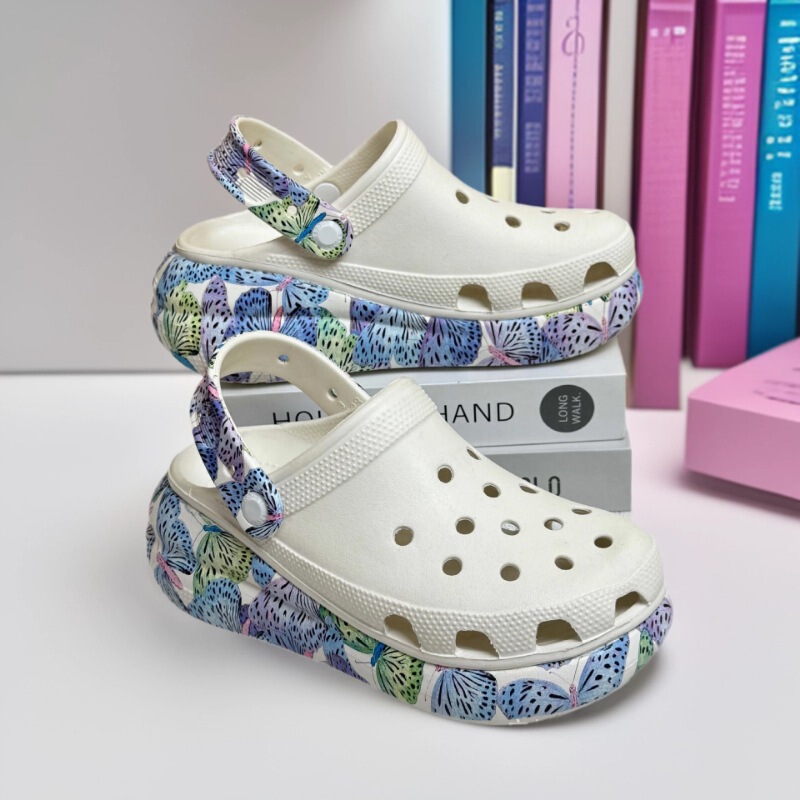 2026 New Croo Puff Hole Shoes for Women, Fashionable and Stylish, Versatile, Thick-Soled, Height-Increasing, Non-Slip Sandals Wholesale