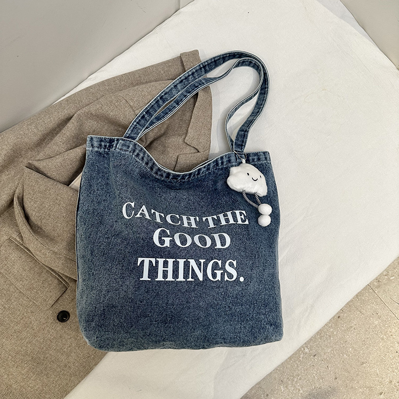 Bolsa de denim casual de gran capacidad para mujeres 2024 nueva bolsa de hombro de viaje, bolsa universitaria ligera y versátil