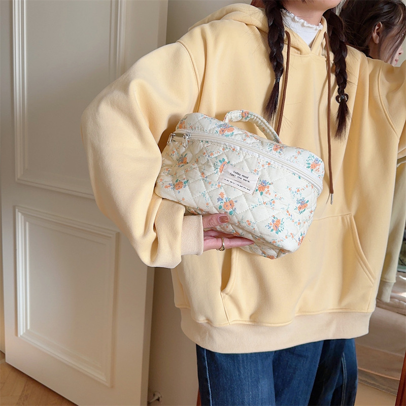 312022化粧バッグ大容量は水乳化粧品収納バッグを入れることができます。|undefined