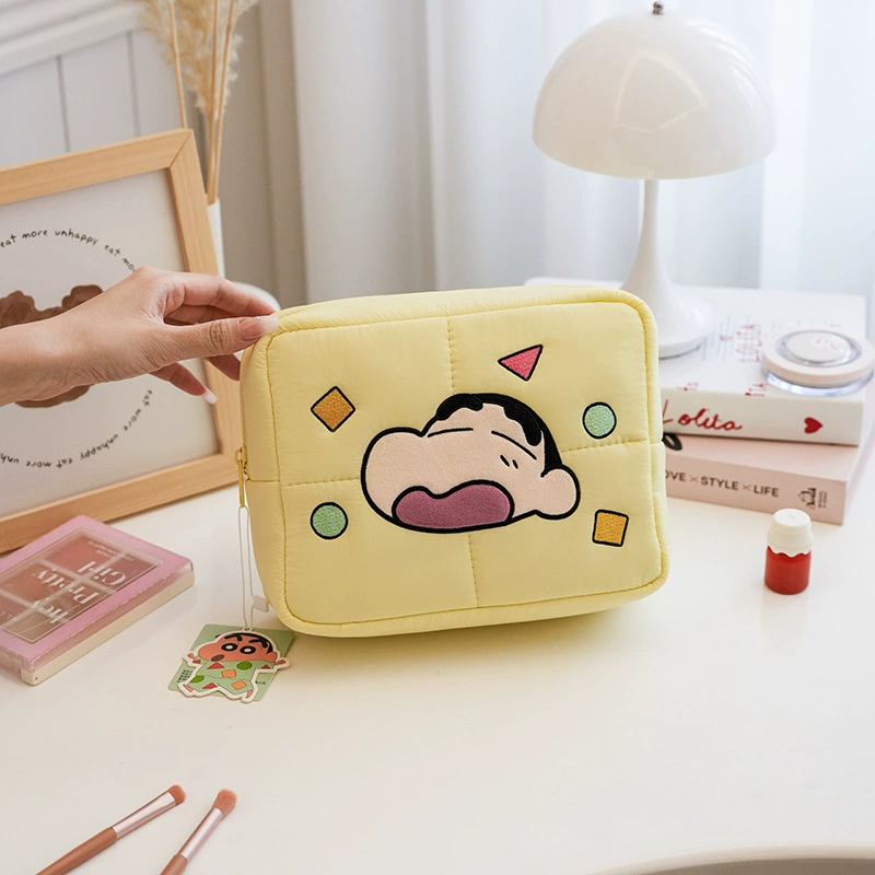 Косметичка Sanrio стеганая с синтепоном-наполнением, просторная дорожная организация, рисунки с героями