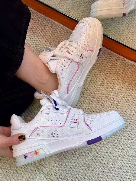 Cross-border pure original Lv brand Trainer sneakers for men and women with rhinestone prints, trendy versatile height-increasing casual sports shoes