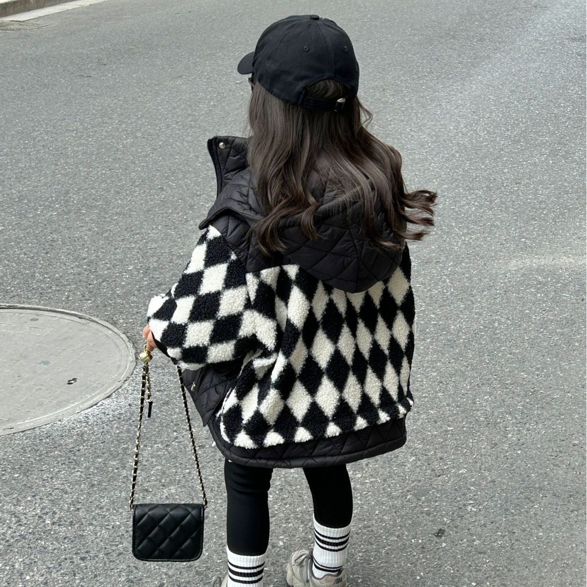 2023 Winter Neue Mädchen Modische Diamant Plaid Fleece Koreanische Ausgabe Baby Ausländer Verdickte Baumwolle Mantel_voghion.com