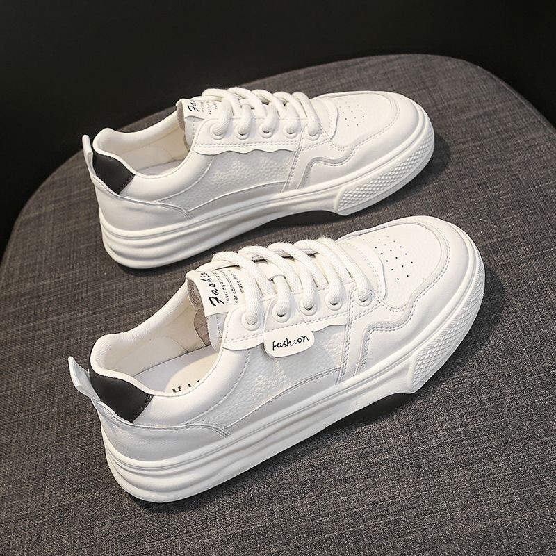 2025 primavera zapatos de mujer nuevos zapatos transpirables pequeños zapatos blancos de mujer versátiles zapatos de skate casuales deportivos de base gruesa estudiantes coreanos