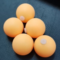 ペットのおもちゃはボールを使って厚い揺れる賞の卸売りの2.7cmの小さいサイズの卓球のプラスチックのボールを厚くして字のフロストがありません。