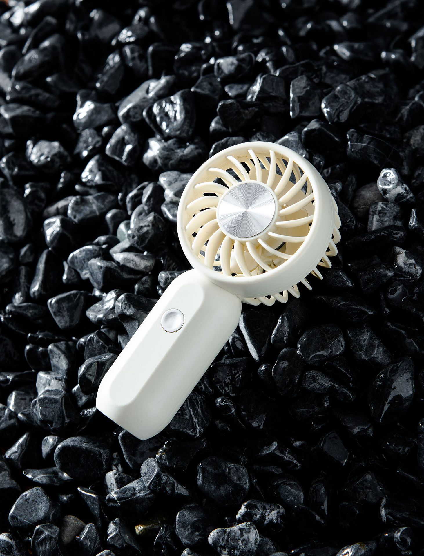 El pequeño ventilador de CD aprende el alto valor facial, el modelo de carga USB portátil mini bolsillo colgante eléctrico es pequeño. image 6