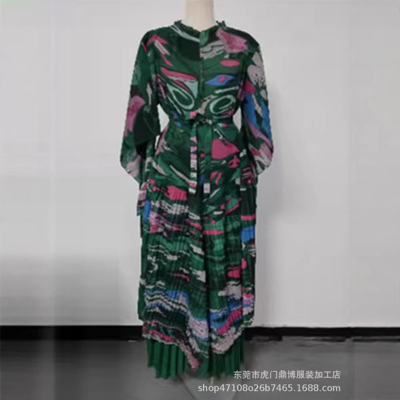 Pleated 2026 New Style Trench Coat with Print, High Elasticity, Tie Belt, Plus Size, Fashionable, Elegant, Slimming Long Dress for Women