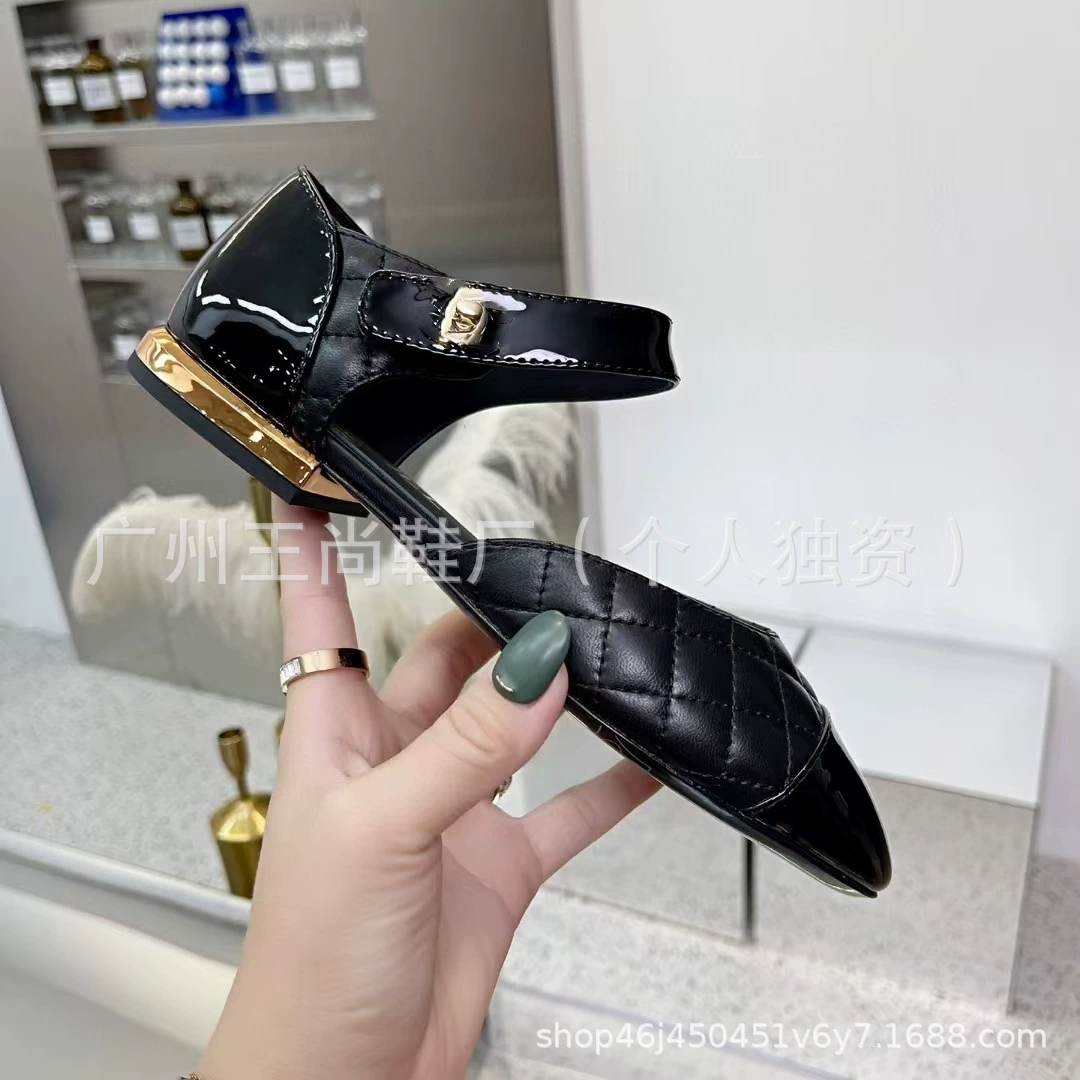 Женские туфли в стиле Chanel: закрытые сандалии с круглым носком, массивным каблуком, плоские, новые летние, в стиле колор-блок, для повседневной носки.