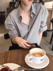 春秋新款港风长袖衬衫女宽松休闲显白高级感口袋翻领纯棉叠穿上衣