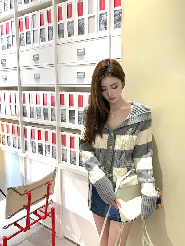 titi小姐姐【灰白默片】针织衫女春季条纹古着绞花短款毛衣开衫|undefined