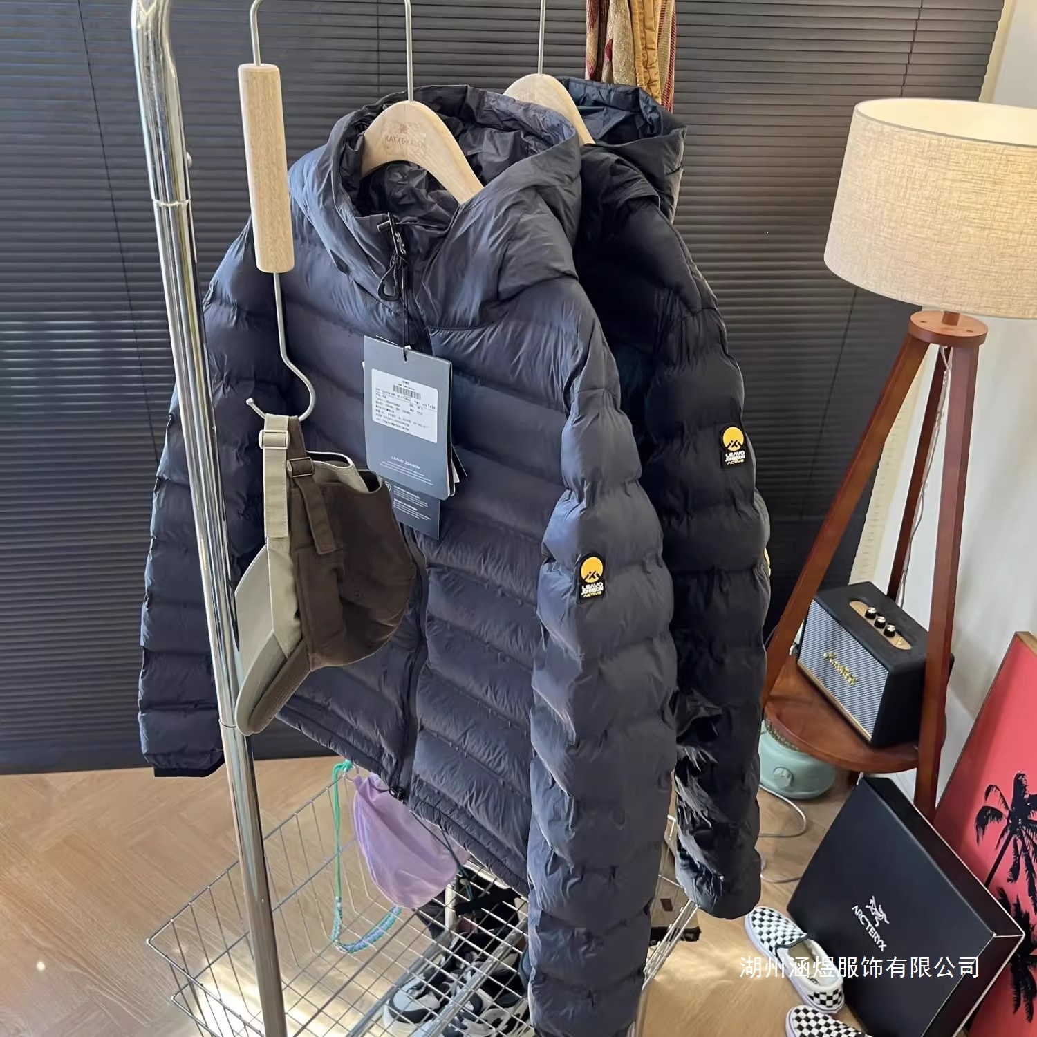 Italian-style mountain-style light outdoor cold-proof jacket, seamless laminated, compartmentalized cotton-filled, ribbed, autumn and winter hooded men's cotton coat in mineral rock gray