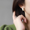 Beige retro earrings, mosquito coil, painless design ear clips, no pierced ears, simple and elegant design, french style