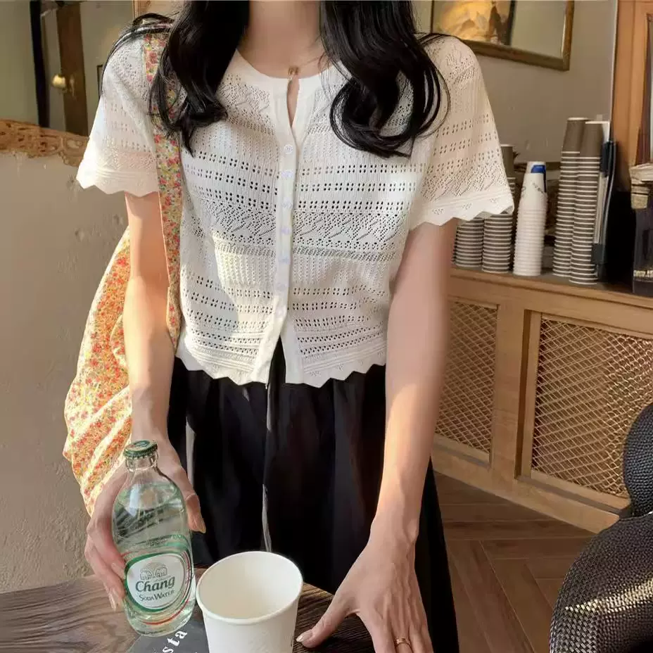 小香风镂空薄款短袖针织T恤女夏季新款单排扣木耳边修身短款上衣