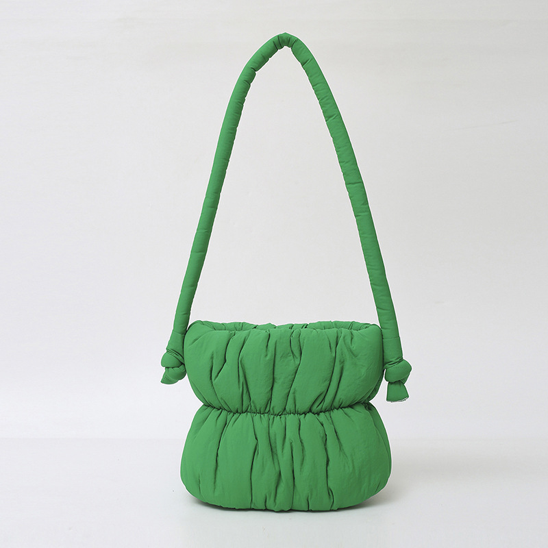 Nicho de diseño bolso de pluma, moda debajo de las axilas bolso de cubo de agua de poliestireno, bolso de algodón de nylon de mujer, bolso de hombro plegado de moda